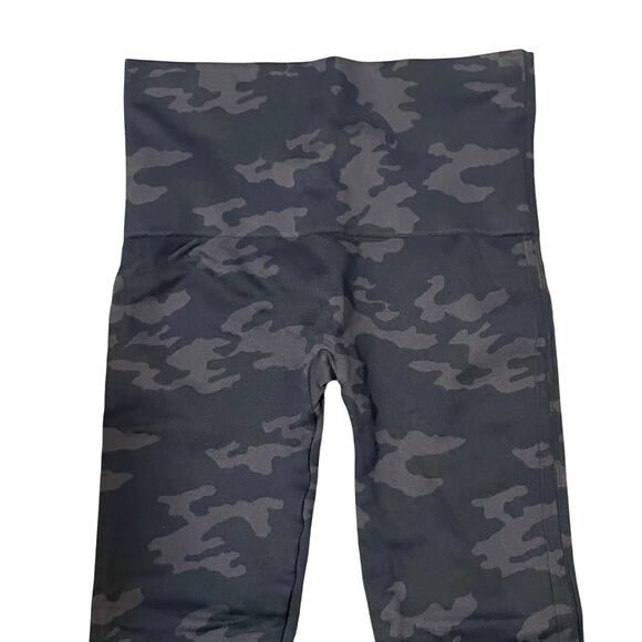 Spanx Camouflage Look At Me Now Seamless Crop Leggings Women's sz M  Black Gray - Picture 5 of 9